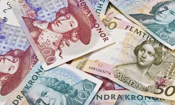 Hög med ogiltiga svenska sedlar